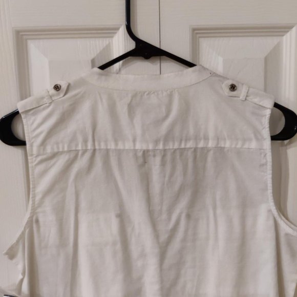 Bay Studio Sleeveless White Button Down Blouse Medium NWT - Picture 4 of 4